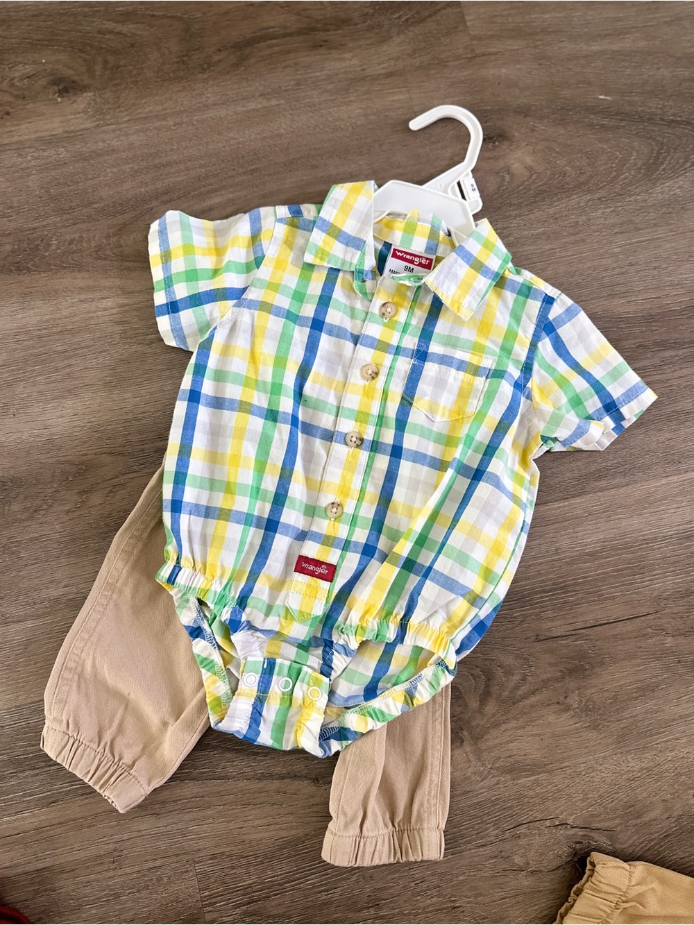Wrangler Baby Boy Plaid Romper Set 9M Yellow Blue Green Button Up w/ Tan Pants